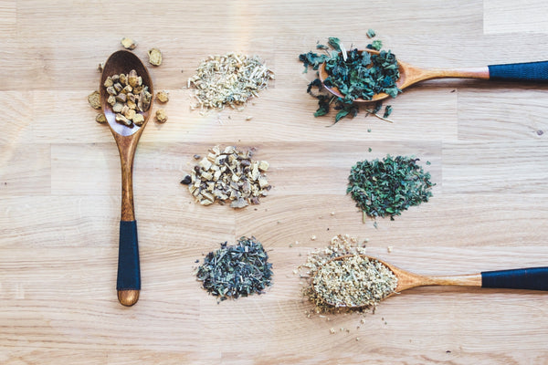 Natural Hay Fever Relief: Tea, Tincture, Supplements or Nasya Oil – Which Works Best?