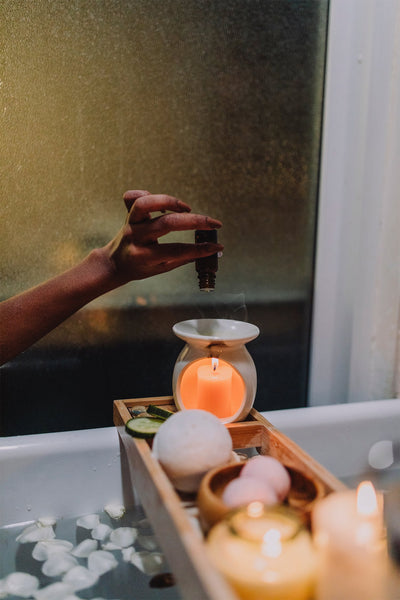 The Ultimate Guide to Essential Oils, Aromatherapy & Wellbeing